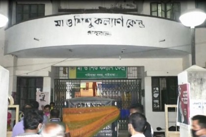 অবশেষে রাস্তায় জন্ম নিল নবজাতক 