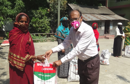 গোপালগঞ্জে অসহায়দের মাঝে খাদ্য সহায়তা প্রদান