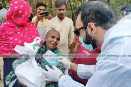 শিল্পমন্ত্রীর হটলাইনে ক্ষুদেবার্তা দিলেই ঘরে পৌঁছে যাচ্ছে খাবার