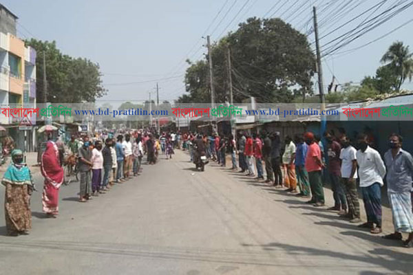 পঞ্চগড়ে ত্রাণের দাবিতে মানববন্ধন