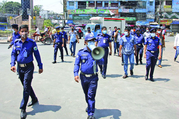 বগুড়ায় জনসচেতনতায় পুলিশ