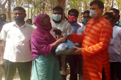 কাহালুতে অসহায় মানুষের মাঝে খাদ্যসামগ্রী বিতরণ