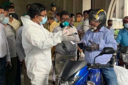 হটলাইনে কল; ১২৪৬ পরিবারে খাবার পৌঁছে দিয়েছে ডিএসসিসি