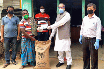 হবিগঞ্জে ১০ টাকা কেজি দরের চাল বিতরণ 


