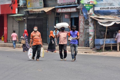 বগুড়ায় ১২ পয়েন্টে খোলা বাজারে 
চাল-আটা বিক্রি শুরু