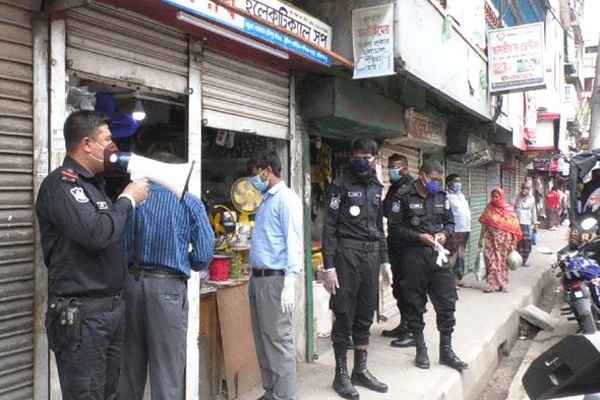 বরিশালে ৯ প্রতিষ্ঠানকে ৪৯ হাজার টাকা জরিমানা

