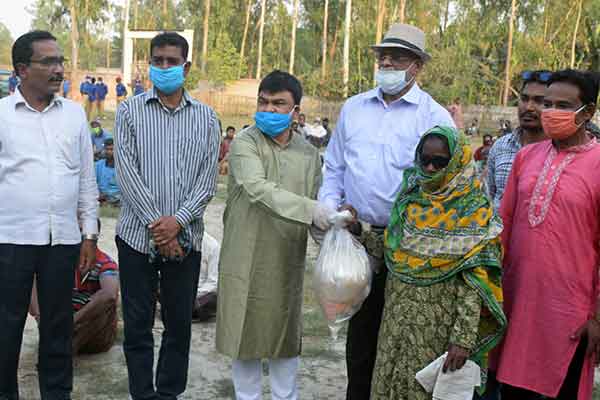 ধুনট-শেরপুরে খাদ্যসামগ্রী নিয়ে মাঠে আওয়ামী লীগ 