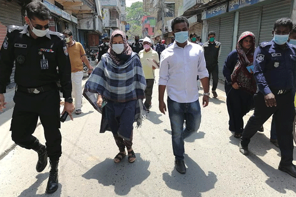 সরকারি নির্দেশনা অমান্য করায় চুয়াডাঙ্গায় সাত জনকে জরিমানা

