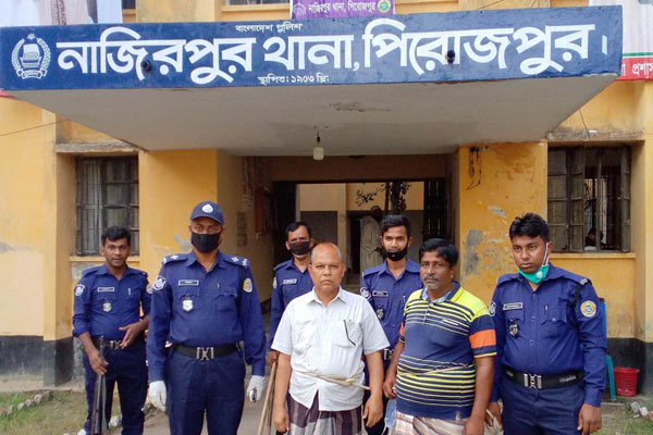 পিরোজপুরে চাল বিতরণে অনিয়মের অভিযোগে 
ইউপি সদস্য ও গ্রাম পুলিশের কারাদণ্ড