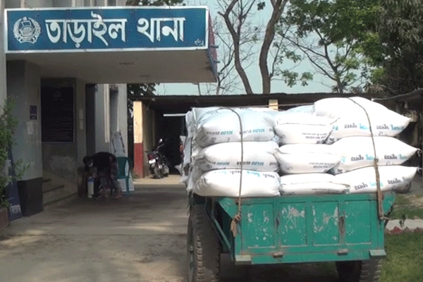 তাড়াইলে ১০ টাকা কেজির চাল বিক্রির সময় আওয়ামী লীগ নেতাসহ আটক ২

