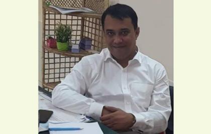 হবিগঞ্জে বাড়ি বাড়ি গিয়ে চিকিৎসা দিচ্ছেন ডা. জাবের