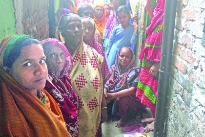 অবশেষে বিহারী ক্যাম্পের একাংশে পৌঁছানো হলো ত্রাণ