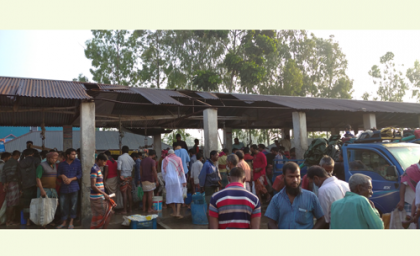 সামাজিক দূরত্ব মানছে না গ্রামাঞ্চলের সাধারণ মানুষ