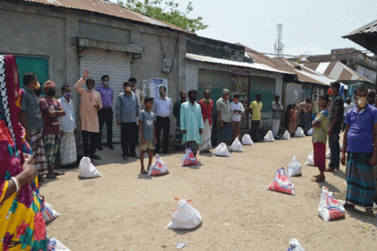 বিজয়নগরে ওয়ার্কার্স পার্টির ত্রাণ বিতরণ

