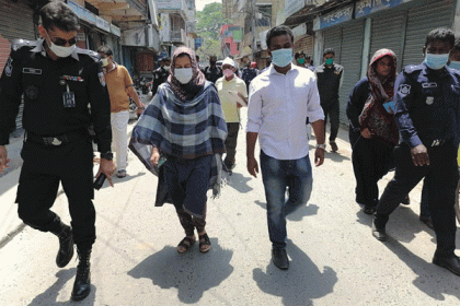 সরকারি নির্দেশনা অমান্য করায় চুয়াডাঙ্গায় সাত জনকে জরিমানা

