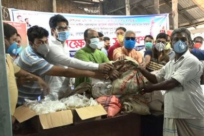 কুড়িগ্রামে জেলা বিএনপির উদ্যোগে 
৫ শতাধিক কর্মহীনের মাঝে ত্রাণ বিতরণ