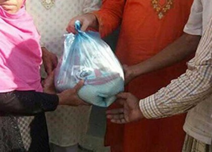 দূর্গাপুরে অসহায় মানুষের মাঝে খাদ্য সামগ্রী বিতরণ