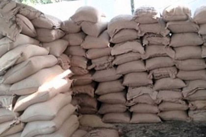 মাদারীপুরে সরকারি ১০০ বস্তা চালসহ একজনকে আটক