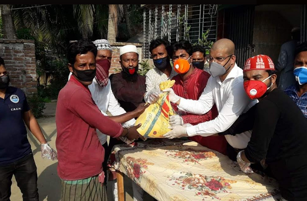 শিবচরে হতদরিদ্র শ্রমজীবী মানুষেদের মধ্যে যুবদলের খাদ্যসামগ্রী বিতরণ