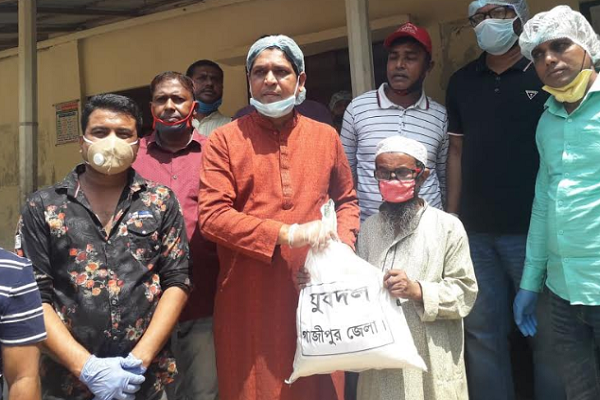 কালিয়াকৈরে ৫ শতাধিক পরিবারের মাঝে খাদ্য সামগ্রী বিতরণ