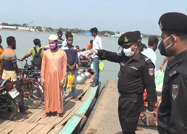 বরিশালে নদী তীরবর্তী মানুষের মাঝে র‌্যাবের প্রচারণা