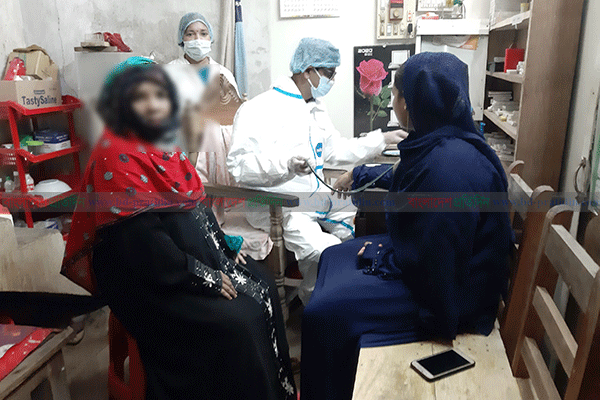 করোনার ঝুঁকিতে মাদারীপুরে রোগীদের ভরসা গ্রাম ডাক্তার!