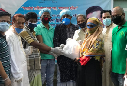 নরসিংদীতে দুস্থ ও নিম্ন মধ্যবিত্তদের খাদ্যসামগ্রী বিতরণ