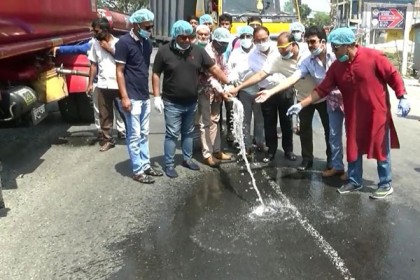 বাগেরহাটে সড়ক-মহসড়কে জীবাণুনাশক স্প্রে