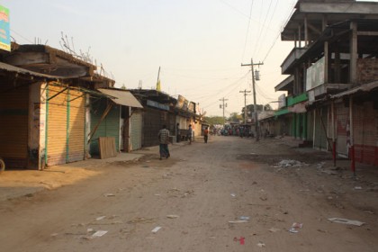 খানসামায় জনসমাগম এড়াতে পাকেরহাট  বন্ধ করলেন ইউএনও