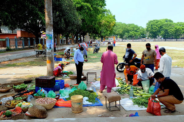 ঠাকুরগাঁওয়ে কালিবাড়ি কাঁচা বাজার বড় মাঠে স্থানান্তর