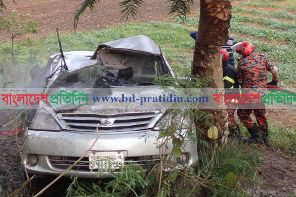 নিষেধাজ্ঞা ভেঙে তড়িঘড়ি করতে গিয়ে দুর্ঘটনা, গাড়িতে আগুন