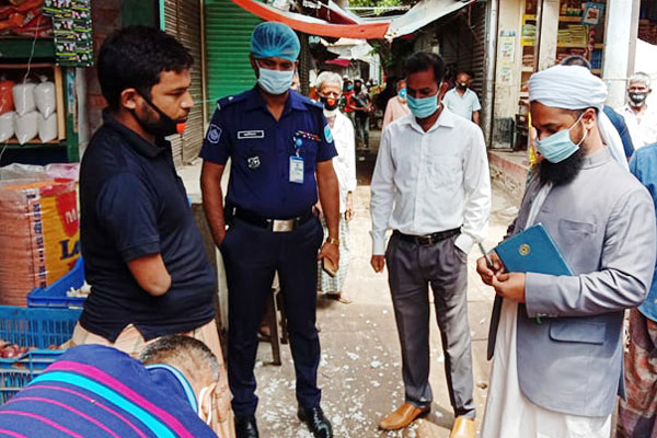 কটিয়াদীতে বেশি দামে ব্লিচিং পাউডার বিক্রি করায় জরিমানা
