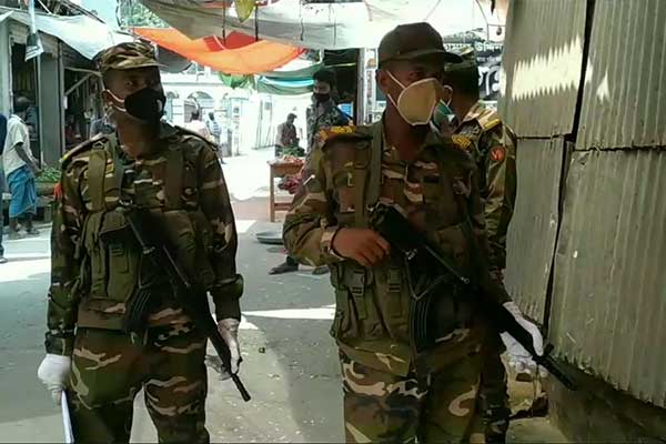 বাগেরহাটে কঠোর অবস্থানে সেনাবাহিনী