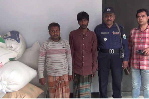 জয়পুরহাটে চালসহ আটক ২
 
