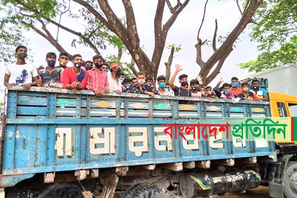 ত্রিপলে ঢাকা ট্রাক থেকে বের হল নারী-পুরুষের দল!
