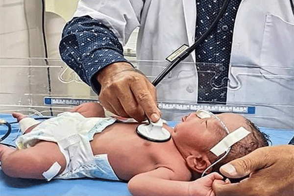 জন্মেই যুদ্ধ জয়ী, করোনাকে হারিয়ে বাড়ি ফিরল ৬ মাসের শিশু!