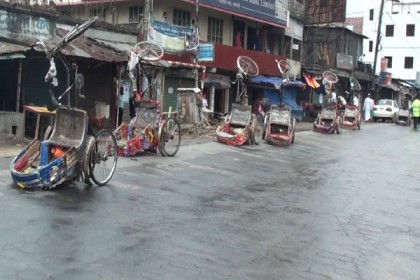 নরসিংদীতে মানুষের মধ্যে নেই সচেতনা, মানছেন না লকডাউন