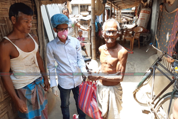 টিউশনির টাকায় বাড়ি বাড়ি খাবার পৌঁছে দিচ্ছে বিশ্ববিদ্যালয় ছাত্র