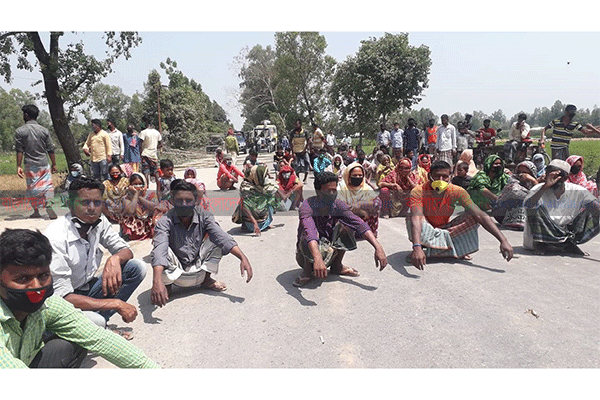 ঠাকুরগাঁওয়ে ত্রাণের দাবিতে মহাসড়ক অবরোধ