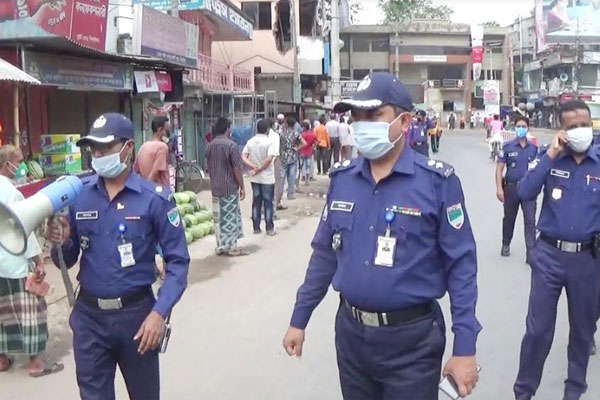 ঝিনাইদহে করোনা প্রতিরাধে পুলিশের চেকপোস্ট