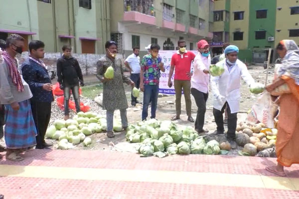 কুষ্টিয়া শহরে ইবি ছাত্রলীগের ফ্রি সবজি বিতরণ