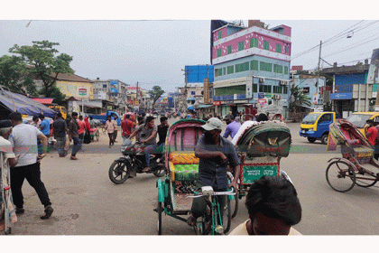 শ্রীমঙ্গল শহর হাট-বাজারে মানুষের ঢল, বাড়ছে ঝুঁকি