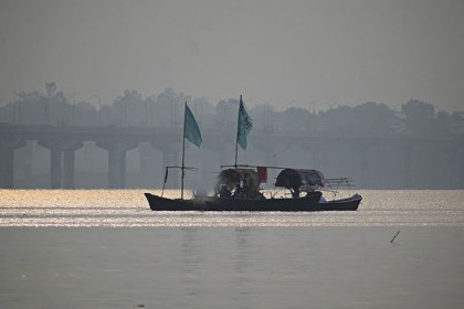 লকডাউনে ঘরে খাবার নেই, ৫ সন্তানকে গঙ্গায় ভাসিয়ে দিলেন অসহায় মা!