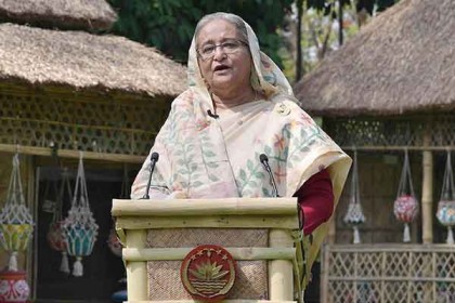 করোনার আঁধার ভেদ করে বেরিয়ে আসতে হবে নতুন দিনের সূর্যালোকে