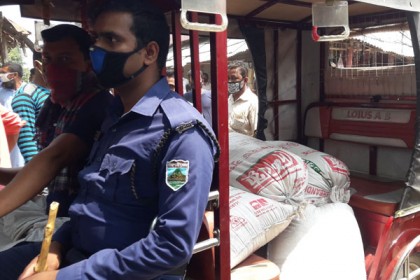 বিরামপুরে ১০ টাকা কেজির ৬ বস্তা চাল জব্দ