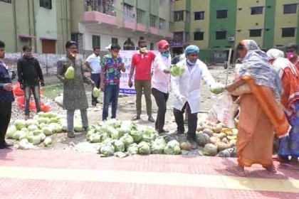 কুষ্টিয়ার তিন স্পটে ইবি ছাত্রলীগের ফ্রি সবজি বিতরণ