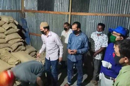 খাগড়াছড়িতে অবৈধভাবে চাল মজুদের দায়ে আটক ২