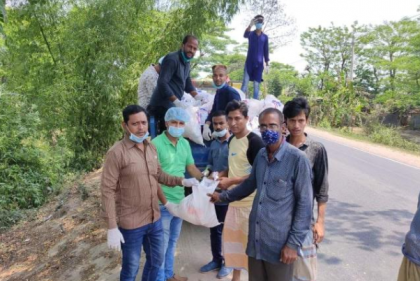 দক্ষিণ জেলা স্বেচ্ছাসেবক দলের পক্ষে খাদ্যসামগ্রী বিতরণ