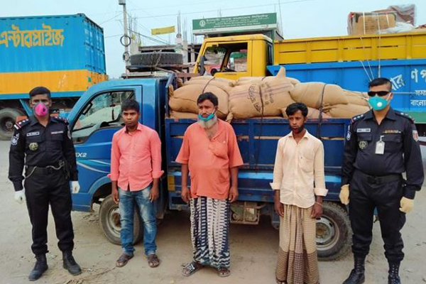 সিরাজগঞ্জে ৫০ বস্তা সরকারি চাল উদ্ধার, আটক ৩