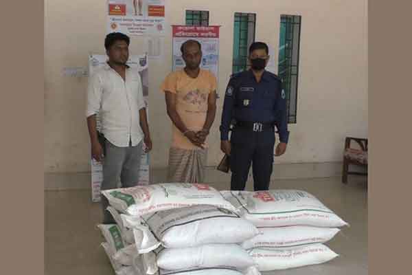ঈশ্বরদীতে টিসিবির পণ্য কালোবাজারে বিক্রীকালে ডিলারসহ আটক ২